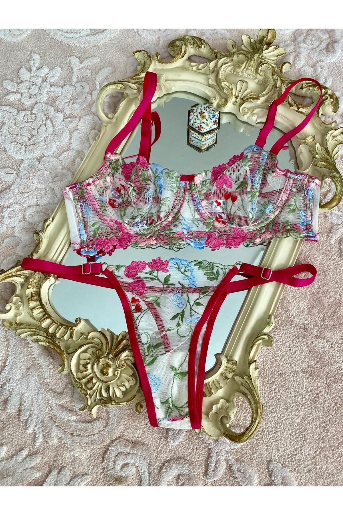 BLUE AVCI LINGERIE TÜL ÜZERİNE İŞLEMELİ TANGALI SÜTYEN TAKIM
