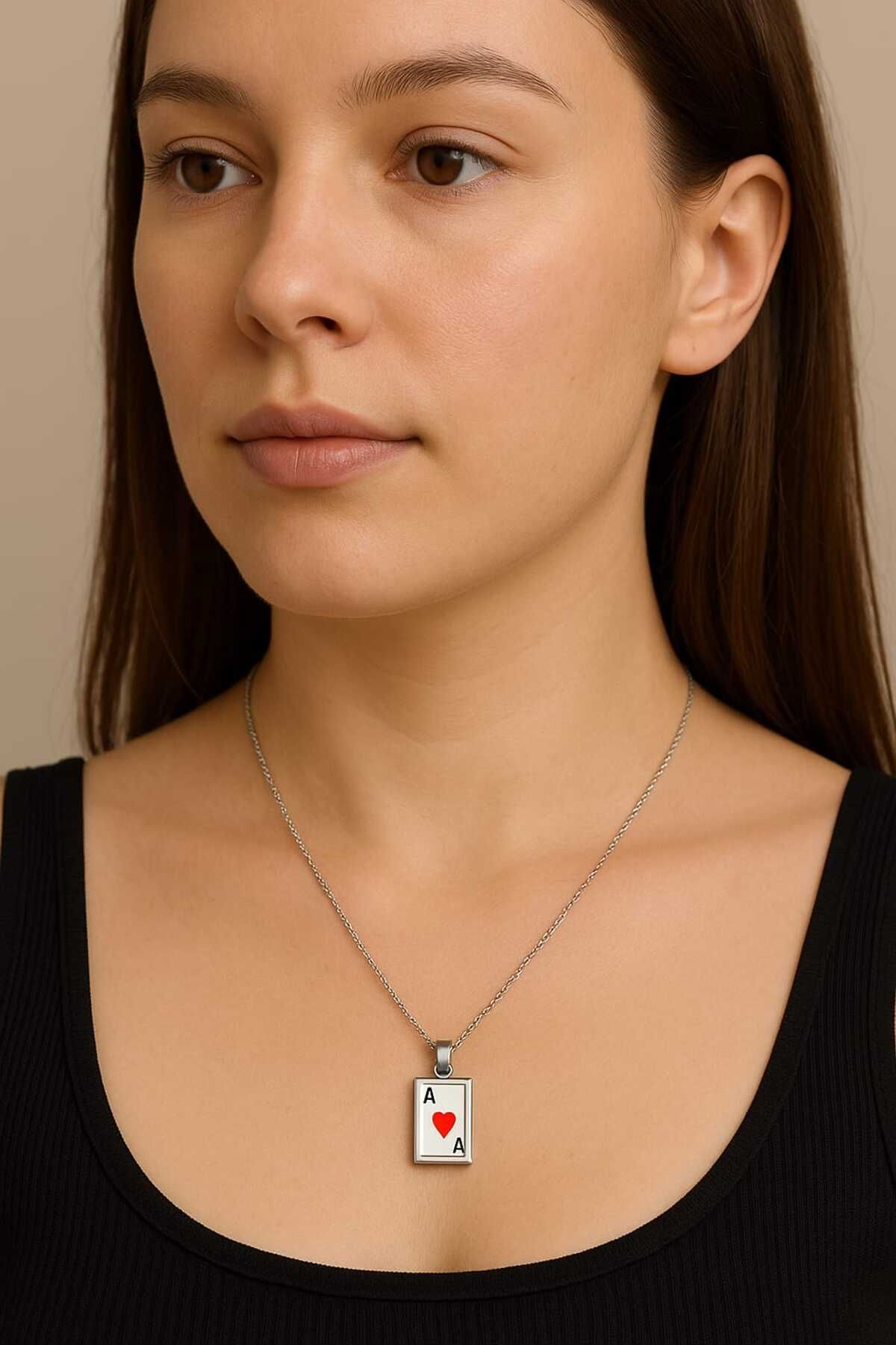 BESMYAR JEWELS Kupa Ası Figürlü Kadın Kolye |Şans, Güç ve Aşkın Sembolü