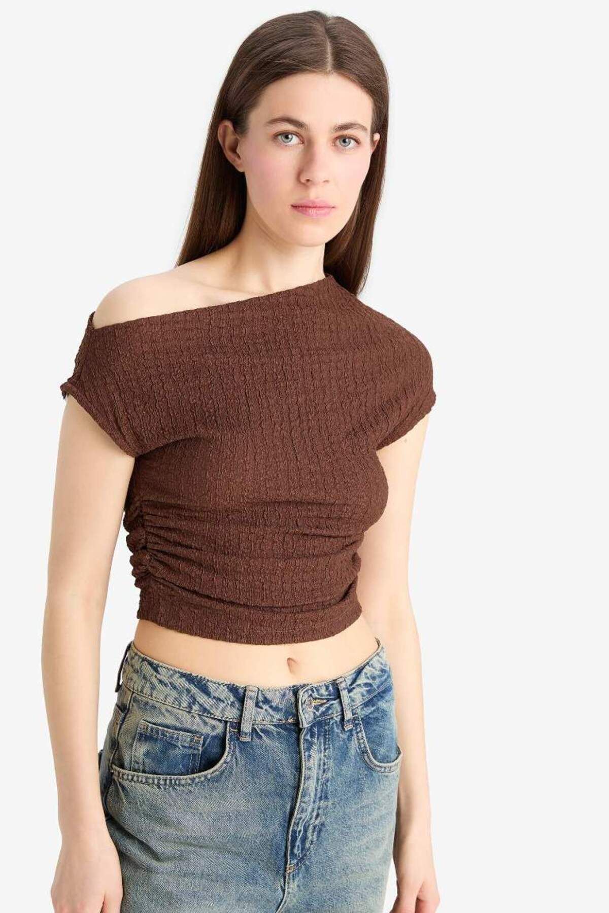 DeFacto Yeni Sezon Slim Fit Dar Kesim Tek Omuzlu Bürümcük Kısa Kollu Tişört