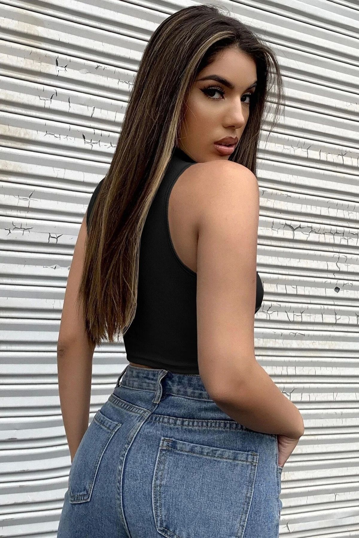 GiyimCity Kadın Siyah Yarım Fermuarlı Sıfır Kol Crop Top Bluz