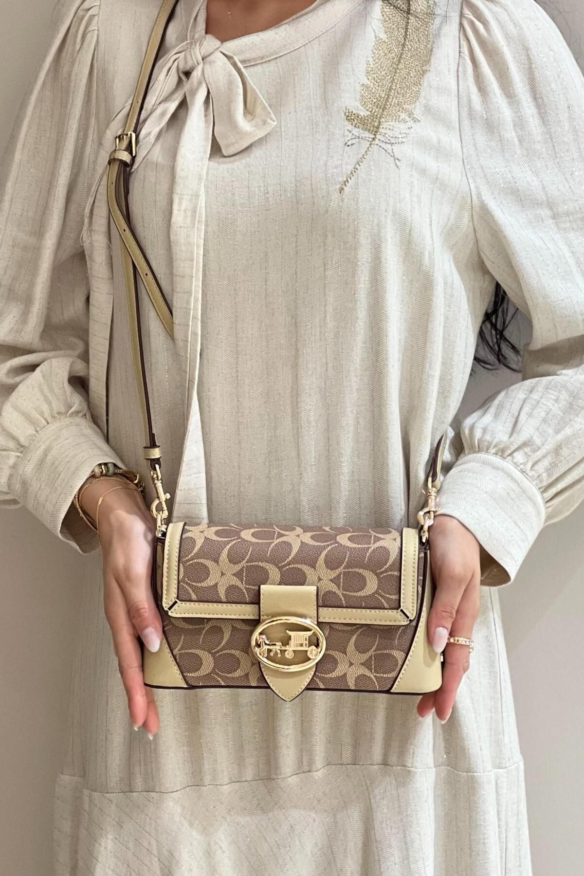 Levidor Monogram İnci Zincir Askılı Omuz Çapraz Çanta