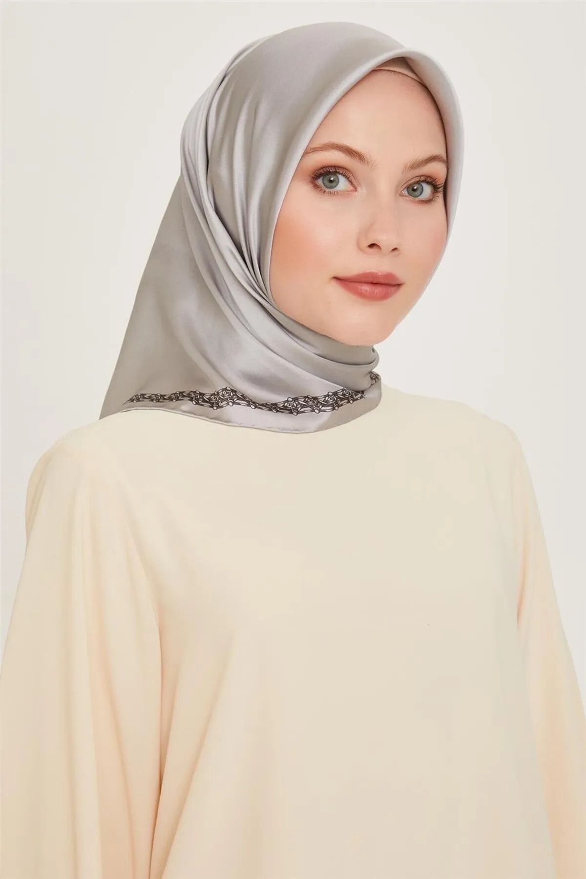 Armine DJ SAF İPEK EŞARP 9260D (S) ( SURA) 90 x 90 Gümüş - Gri 04