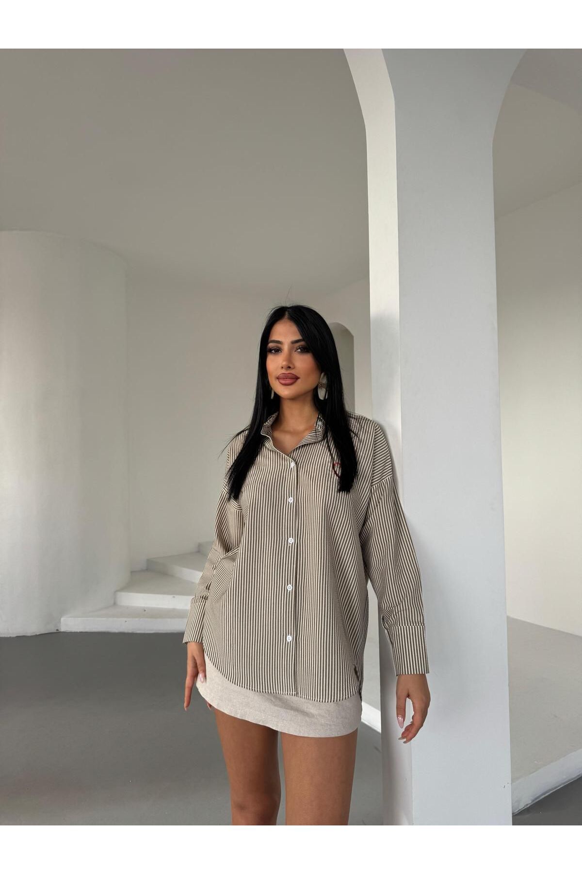 kazarina kadın gri beyaz çizgili oversize gömlek