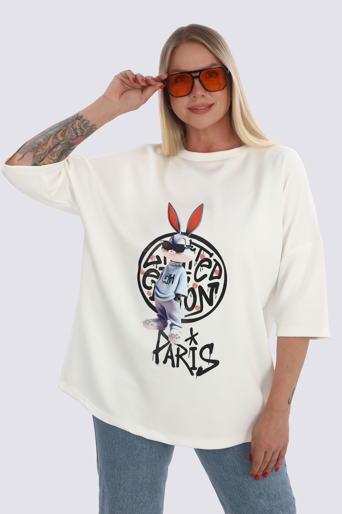 King Bee MODAL SALAŞ KESİM OVERSİZE BASKILI VE SÜSLEMELİ BEYAZ KISA KOLLU KADIN TSHIRT