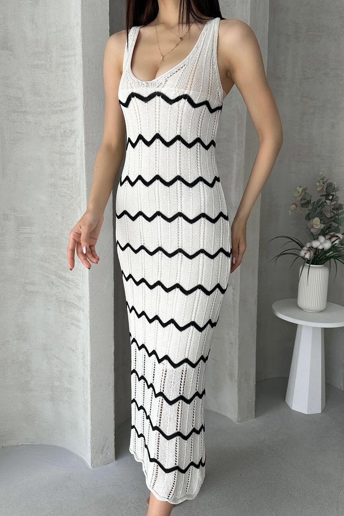 bacc Ekru V Yaka Zigzag Detaylı Triko Elbise BCDF-25A3000