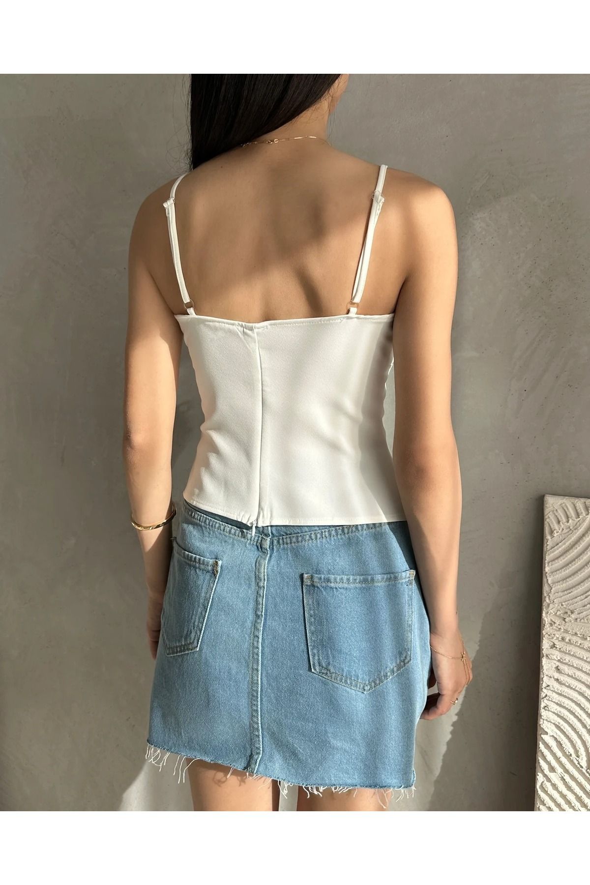 MODA İp Askılı Fiyonk Detaylı Crop Bluz