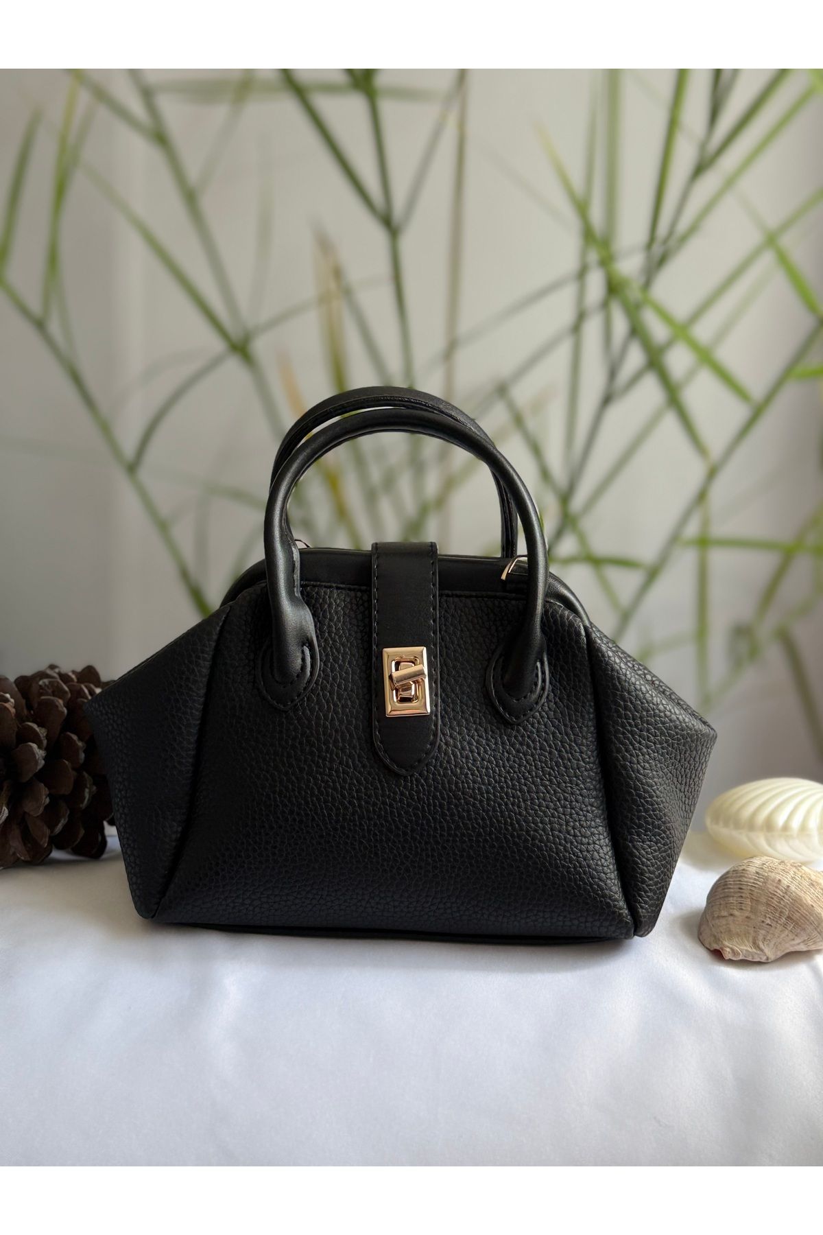 STRUCTURE Structed Mini Tote Kilit Detaylı El Çantası.ürünün Askı Ipi Bulunmaktadır.içi Astarlıdır.