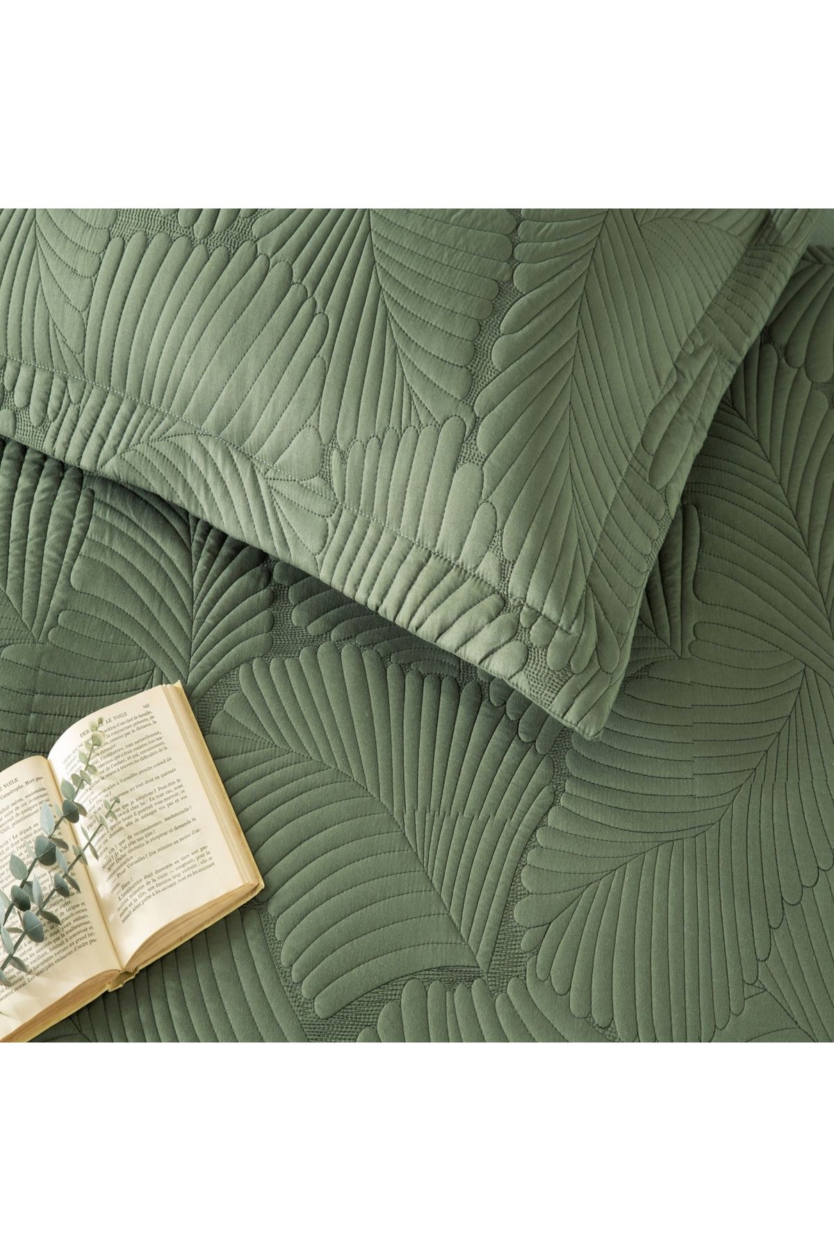 Linens-Leaf Dark Green Double Bedspread Set 2