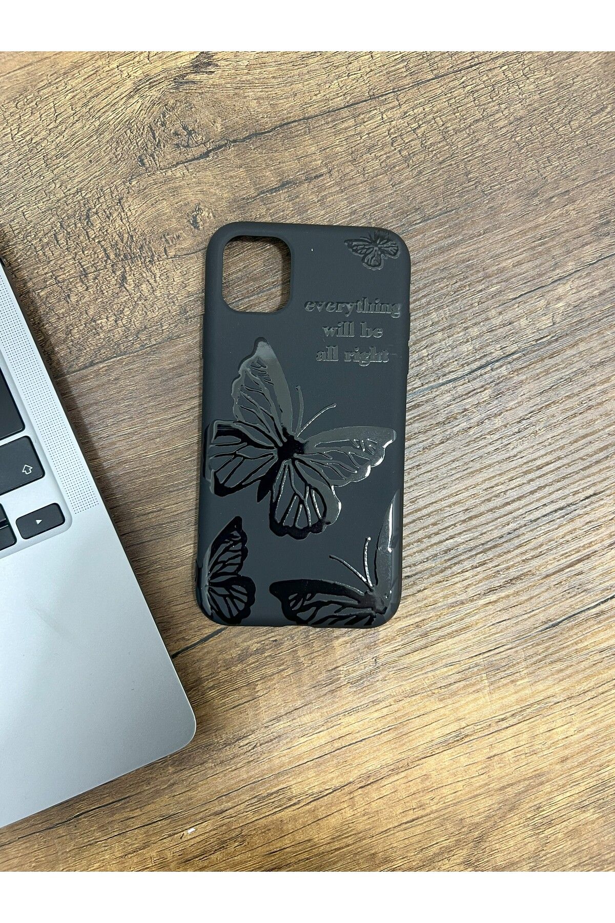 HZR Iphone 11 Siyah Kelebek Desenli Silikon Kılıf