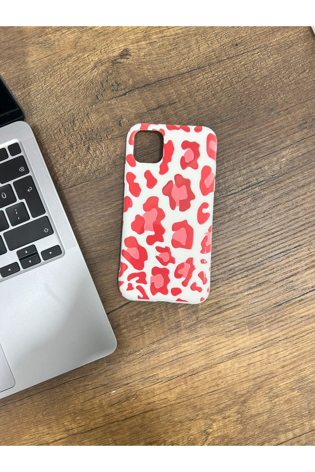 HZR Iphone 11 Kırmızı Desenli Silikon Kılıf
