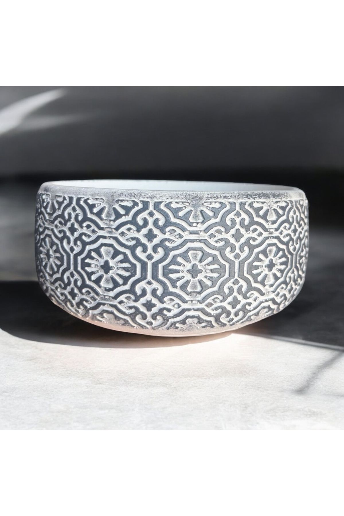 Yades Siyah beyaz çiçek desenli saksı hediye çiçek 20 cm çap 10 cm yükseklik
