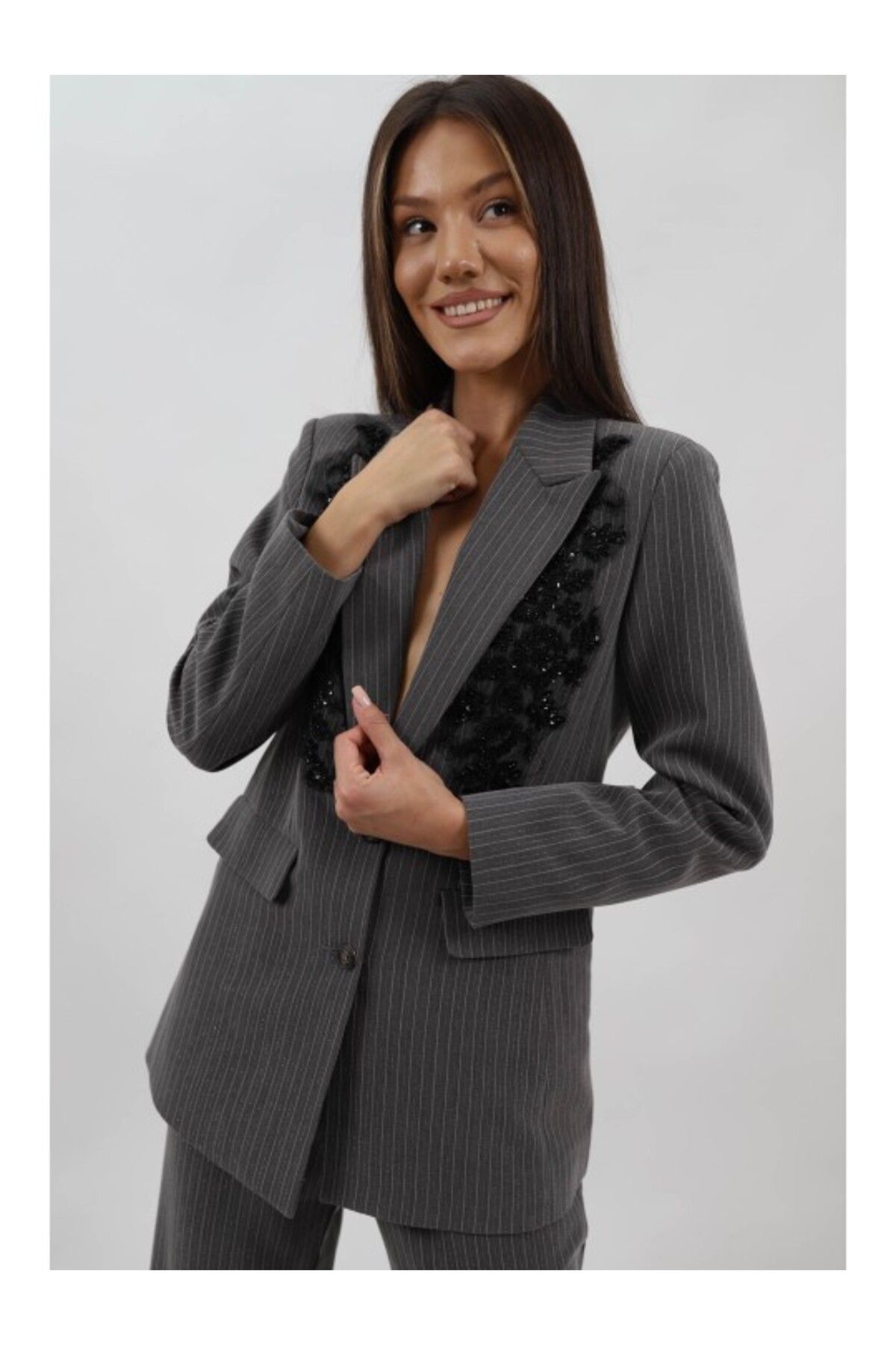 De Royal Italy-Occasion Suit With Commo Appliques M-l Grey 3
