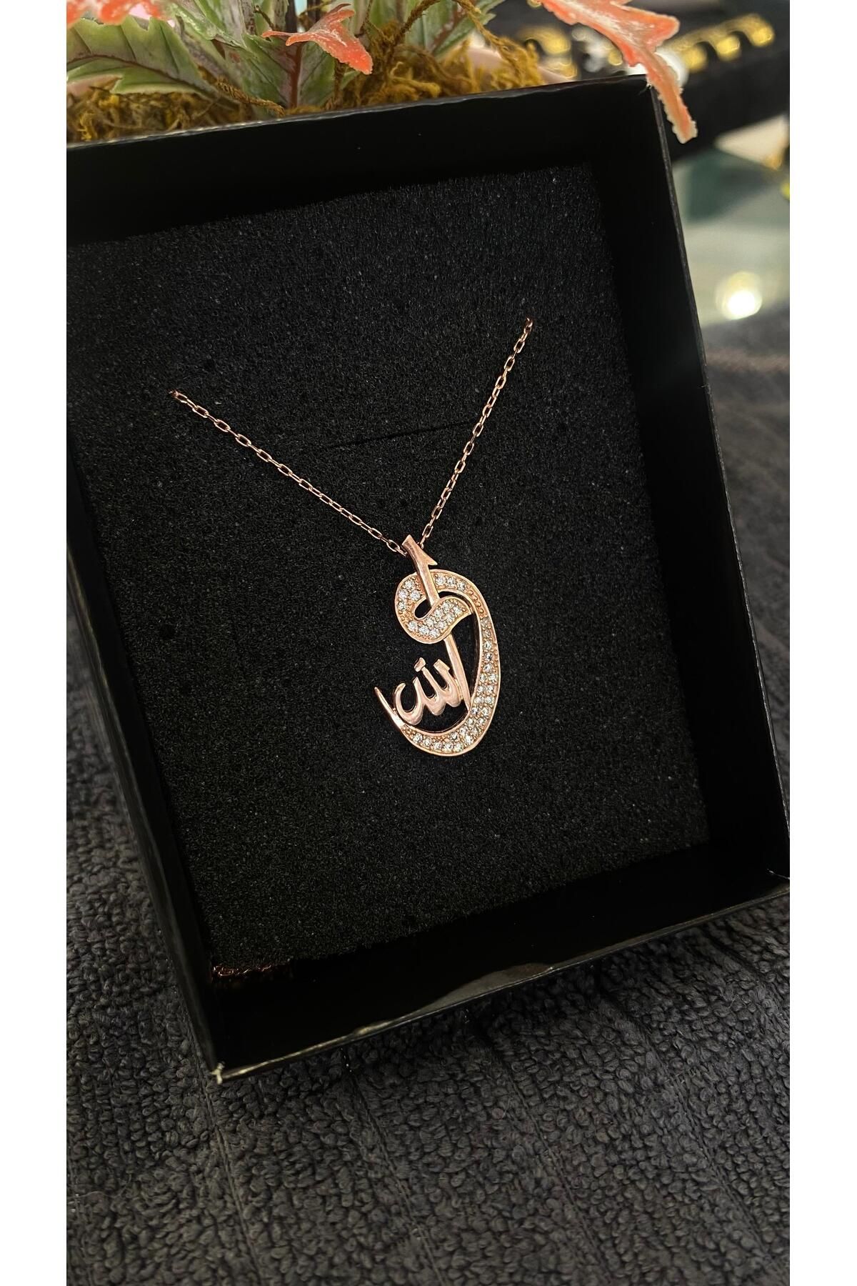 assel bijuteri 925 Ayar Gümüş Allah Yazılı Vav Kolye – Maneviyat ve Zarafetin Simgesi