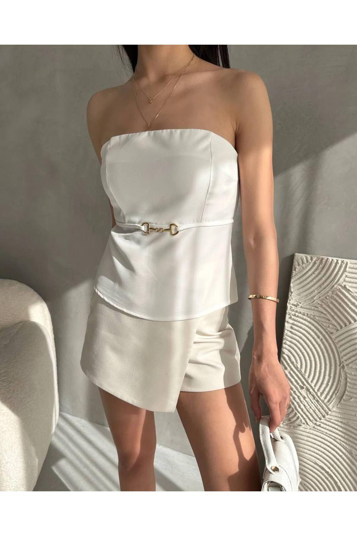 7cihan1 Straplez Beli Toka Detaylı Crep Bluz