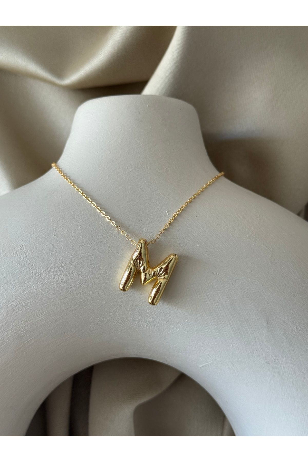 Elzeyaaccessory Gold balon M harf kolye