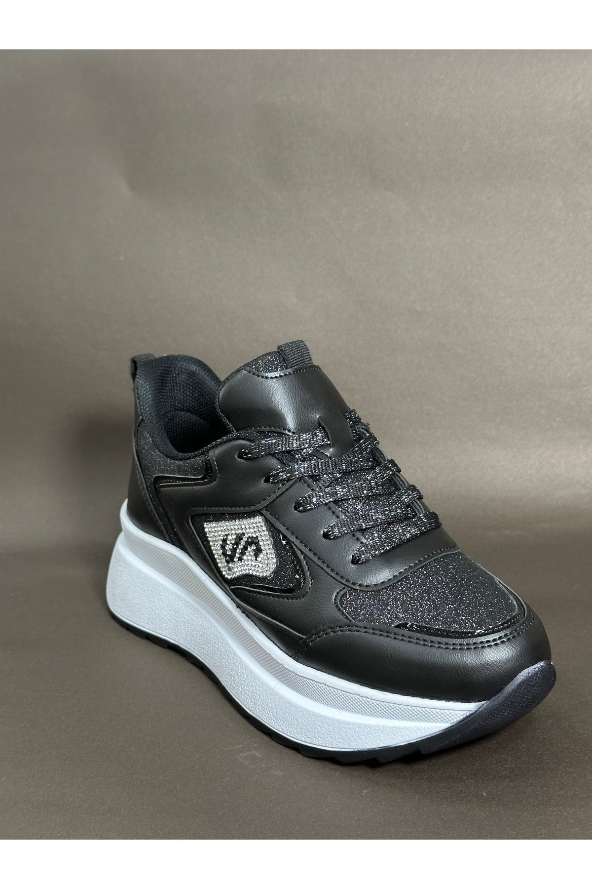 ZNG SHOES Siyah Beyaz Simli Detay Taşlı Bağcıklı Dolgu Yüksek Tabanlı Kadın Sneaker Spor Ayakkabı