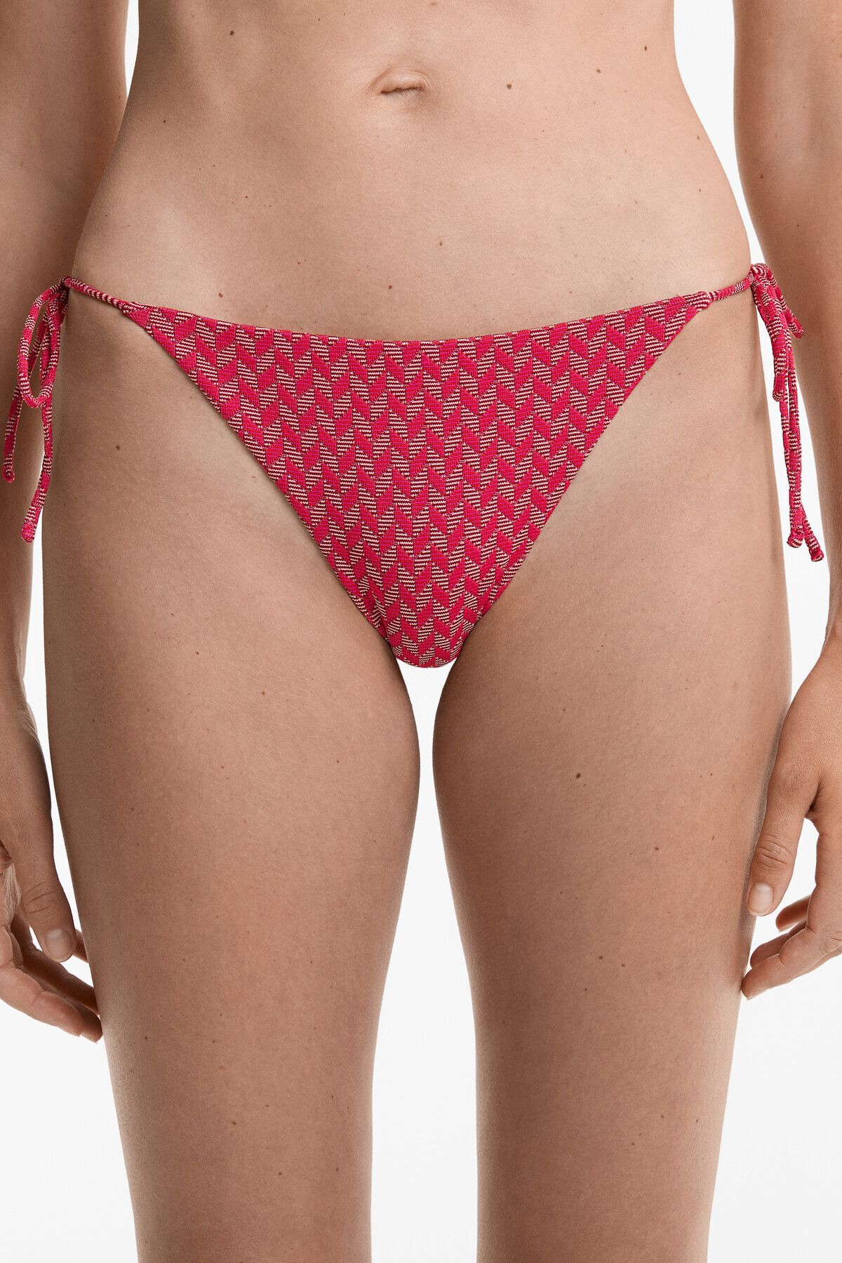 Oysho Jakarlı orta kapatıcılıkta ipli bikini altı