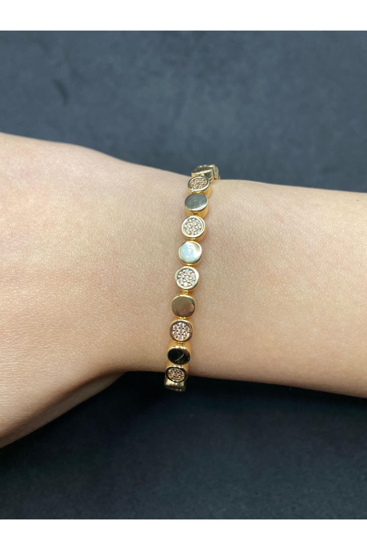 Jiji Jewelery 1. Sınıf VİP Seri Altın Renk Daire Model Paslanmaz Çelik Bileklik 17 cm / çıkarılabilir ek 4 cm