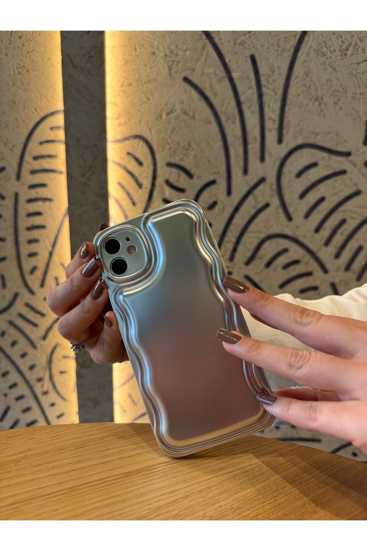 Mois Case İPhone 11 uyumlu zigzaglı dalgalı