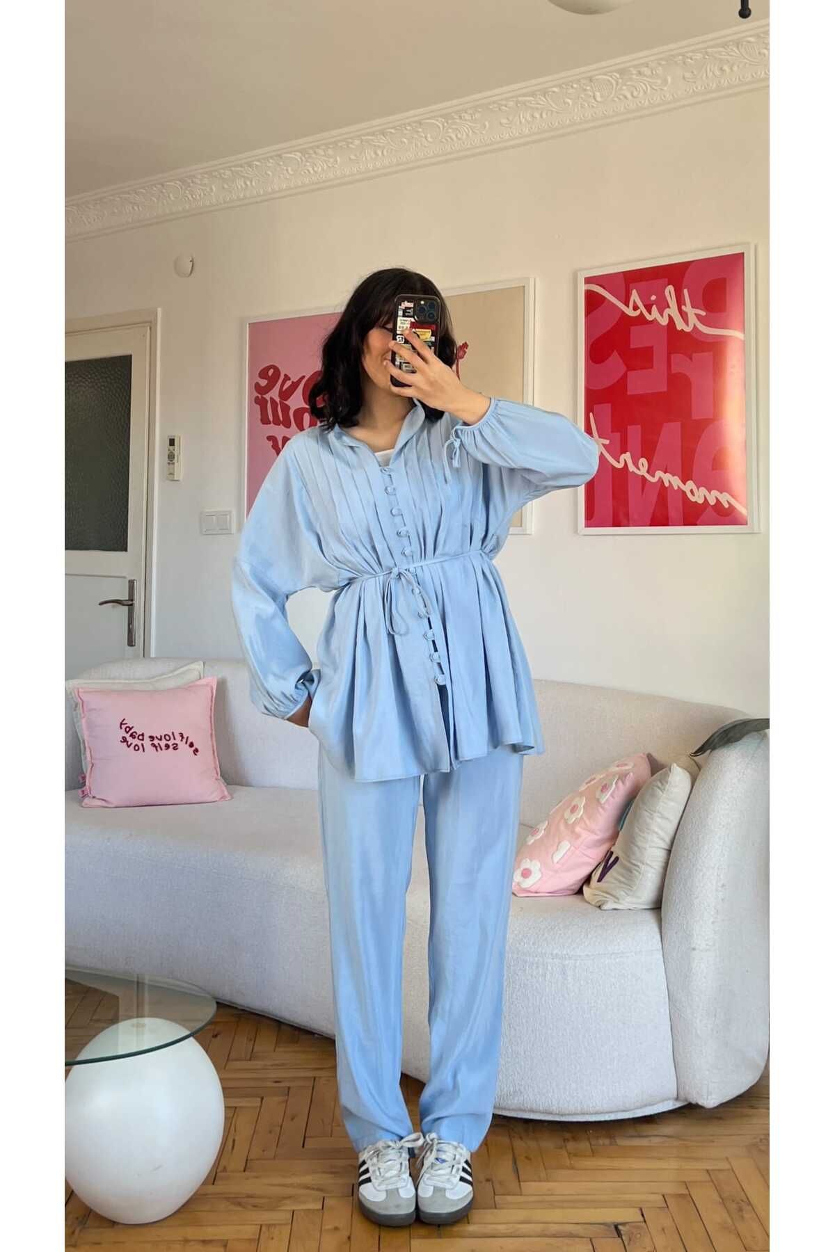 Moda İkra önü düğme detylı bağlamalı gömlek pantolon takım