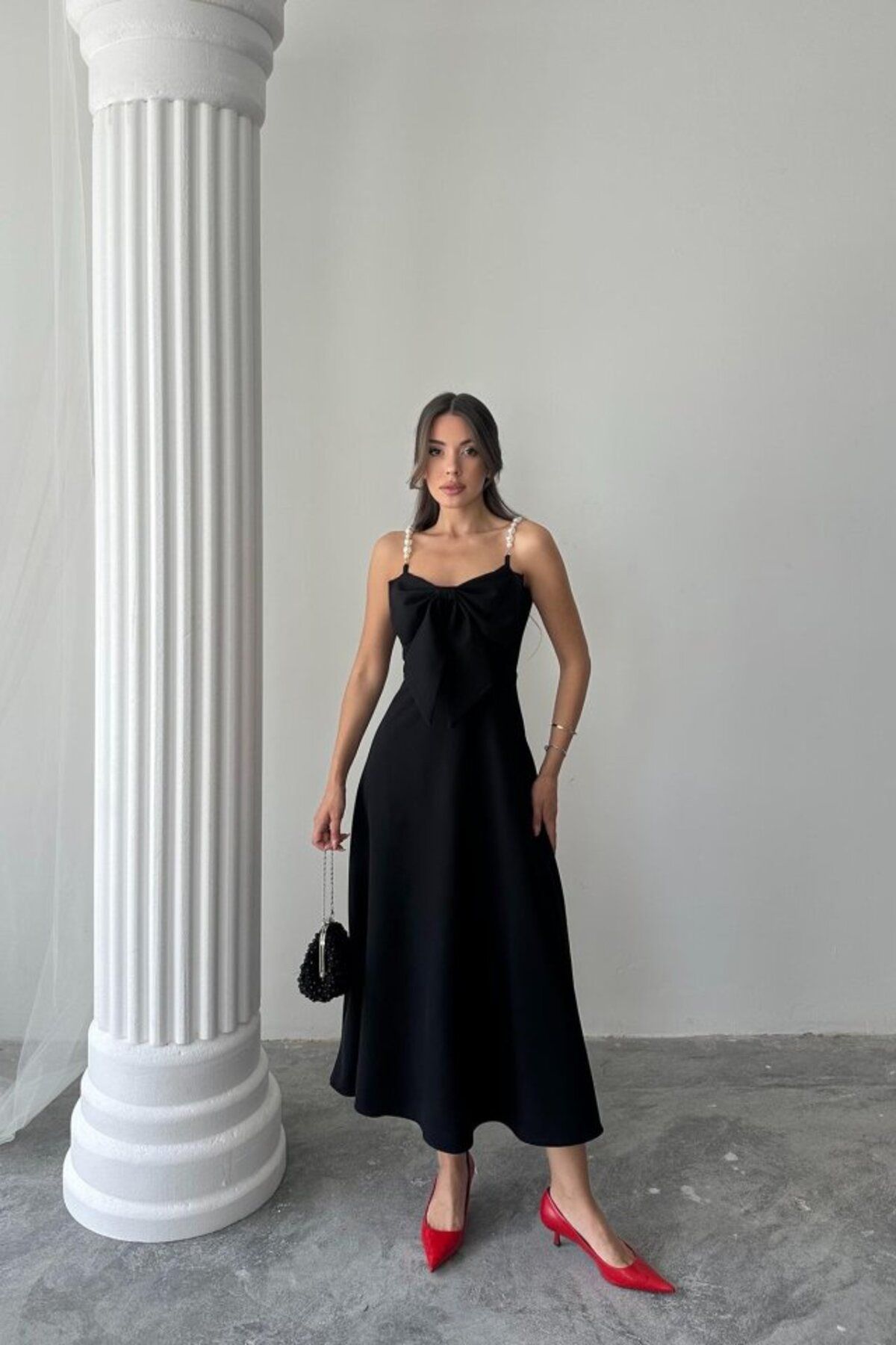 Gökyüzü Moda Siyah İnci Askı Detaylı Elbise