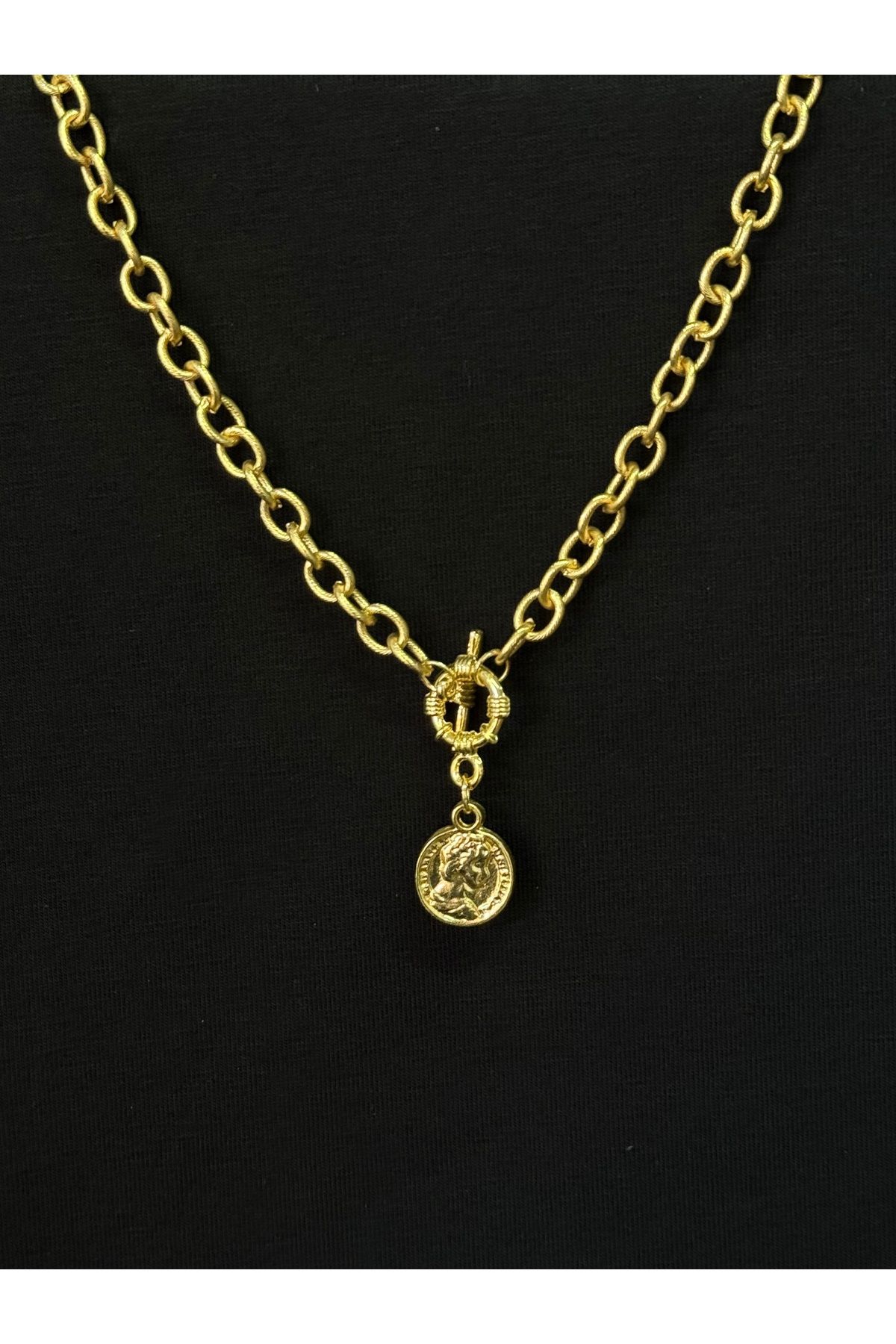 VİA BLANCHE Kadın Madalyon Desenli Gold Rengi Kolye