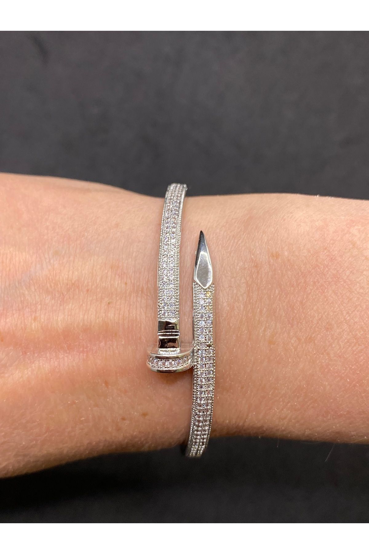 Jiji Jewelery Çivi Model Çelik Zirkon Taşlı Paslanmaz Çelik Kelepçe Bileklik 17 cm
