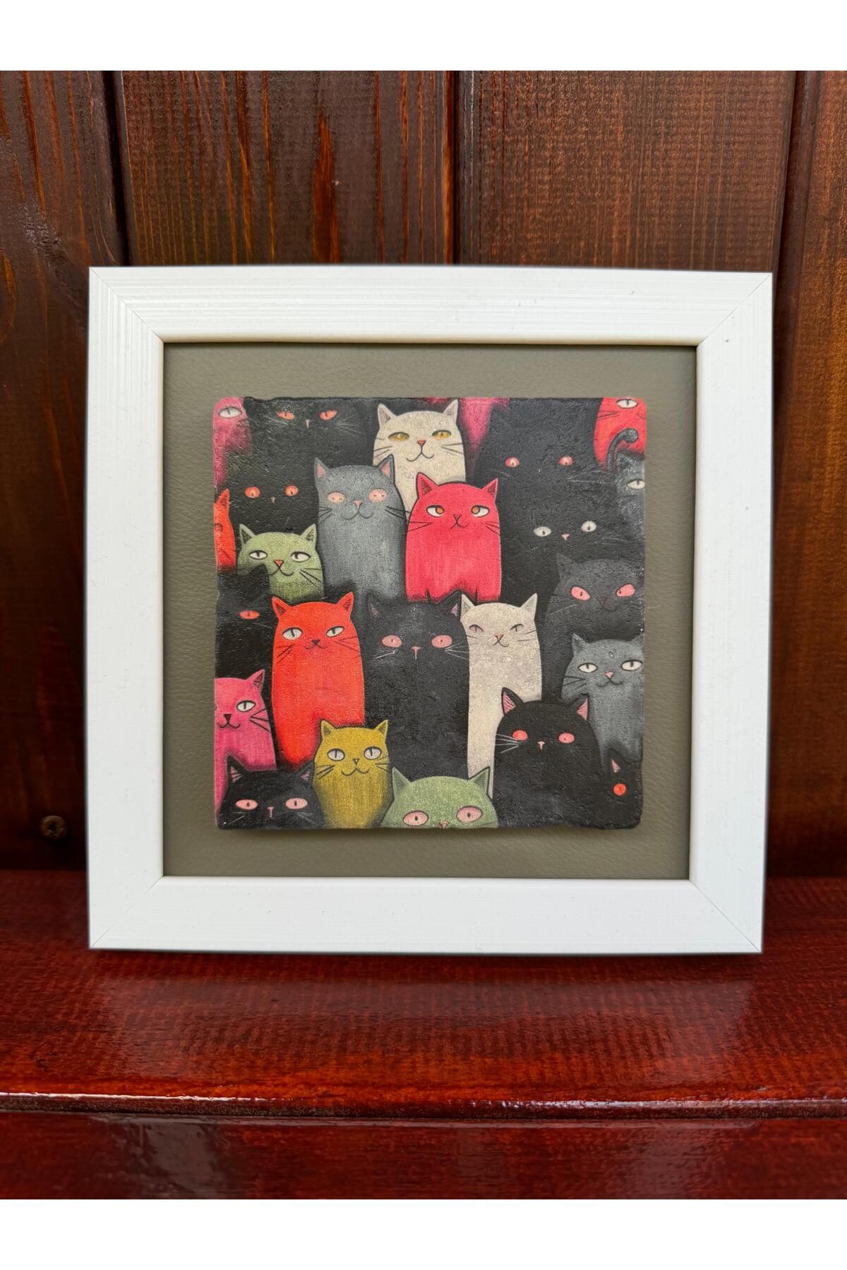 Butik Beyaz Çerçeveli, Deri Alt Tabanlı UV Baskılı Taş Çerçeve 16x16 cm (Kedi3 Desen)