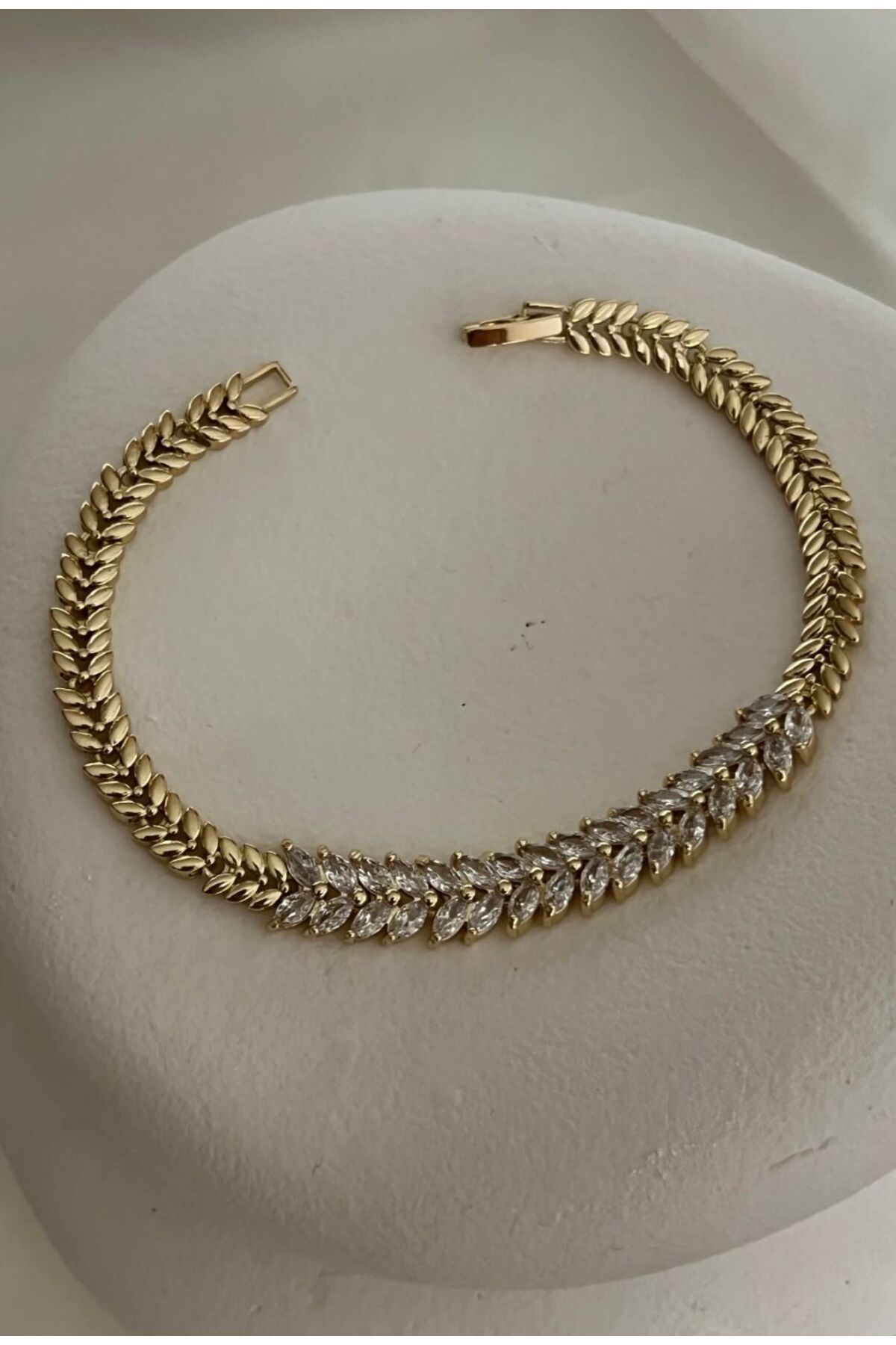 Haziran Yaprak Desen, Zirkon Taşlı Gold Kadın Bileklik
