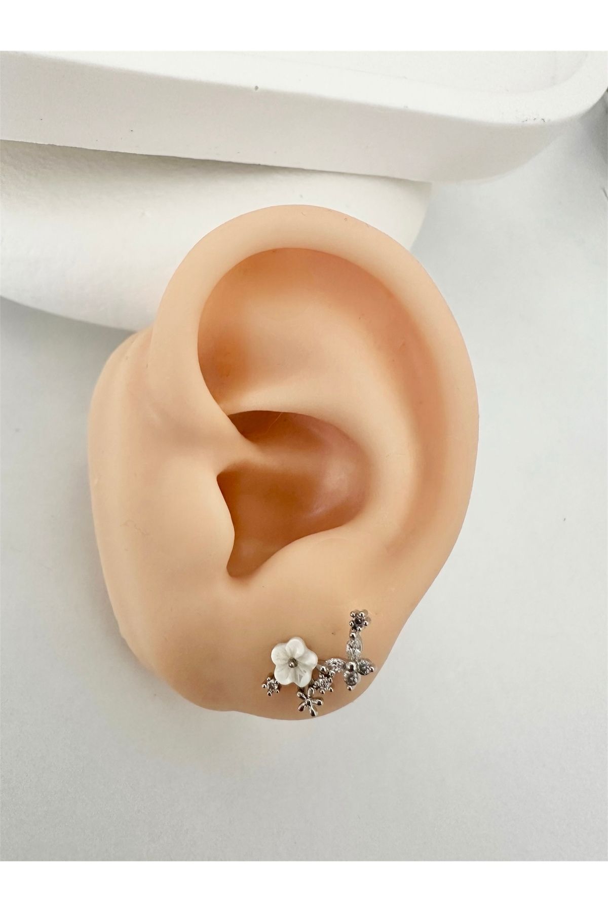 My Bellas Jewels Cerrahi Çelik Çiçek Piercing Küpe, Helix, Tragus, Flat, Lobe Uyumlu (1 Adet)