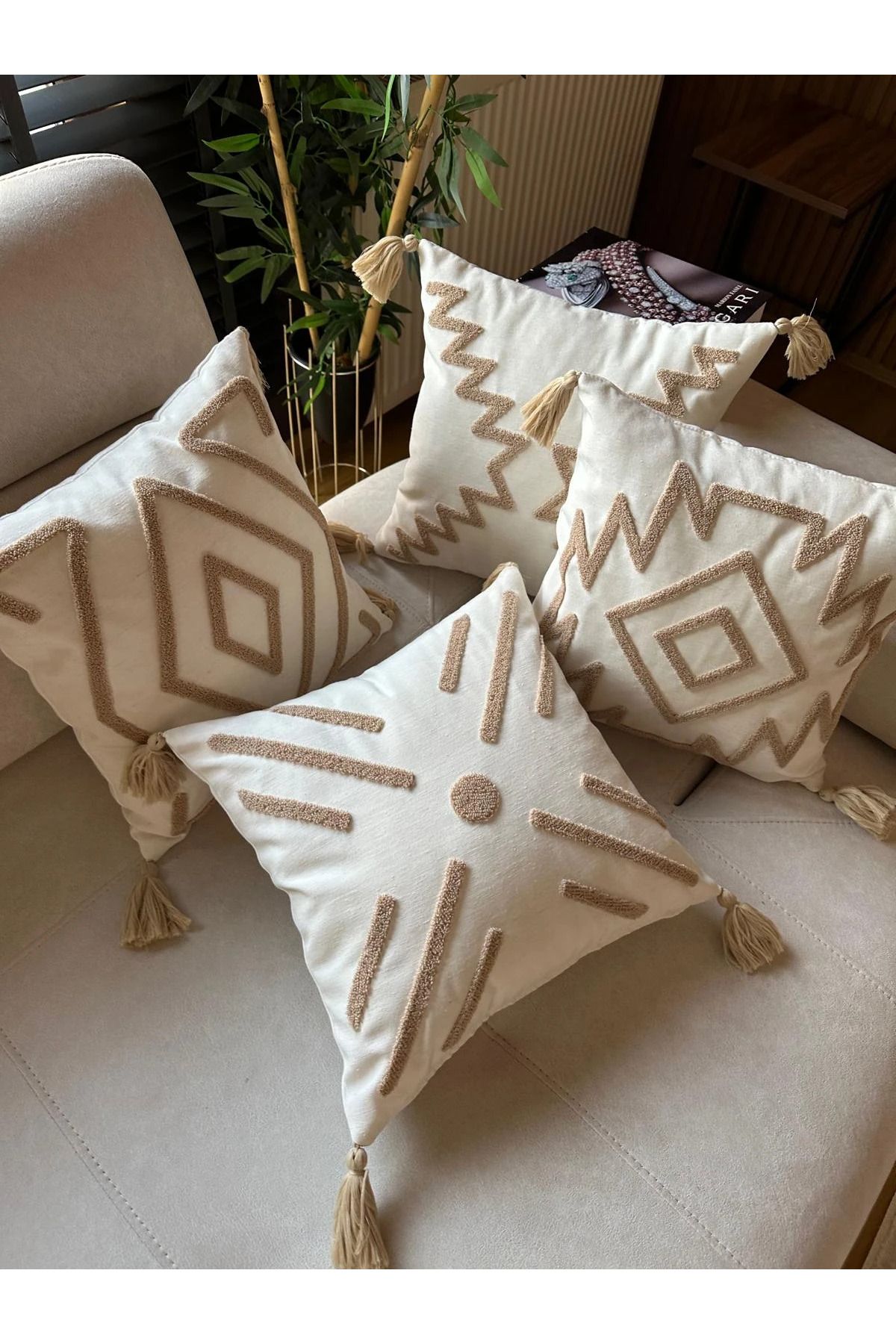 Home 4lü Nakışlı Püsküllü Kırlent Kılıfı 43x43cm - v2