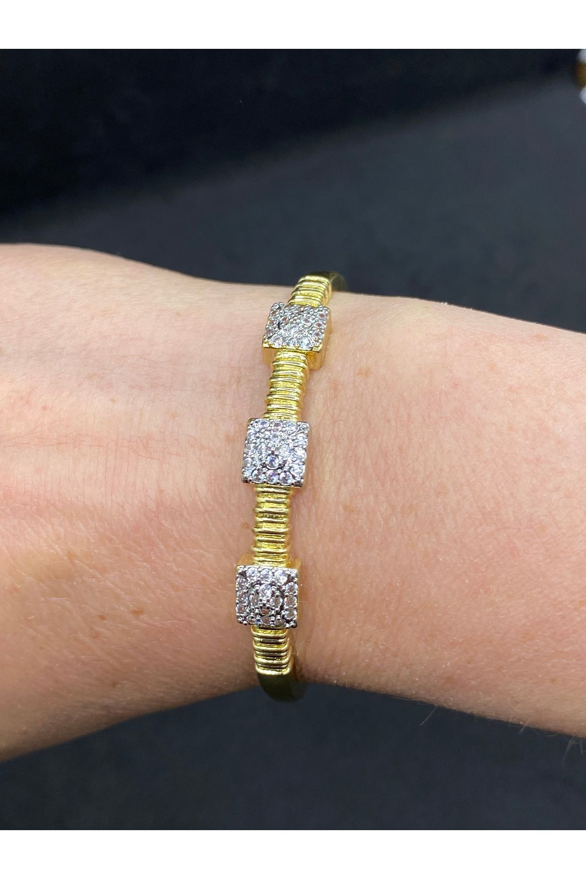 Jiji Jewelery Şık Modern Altın Renk Paslanmaz Çelik Kelepçe Bileklik 17 cm