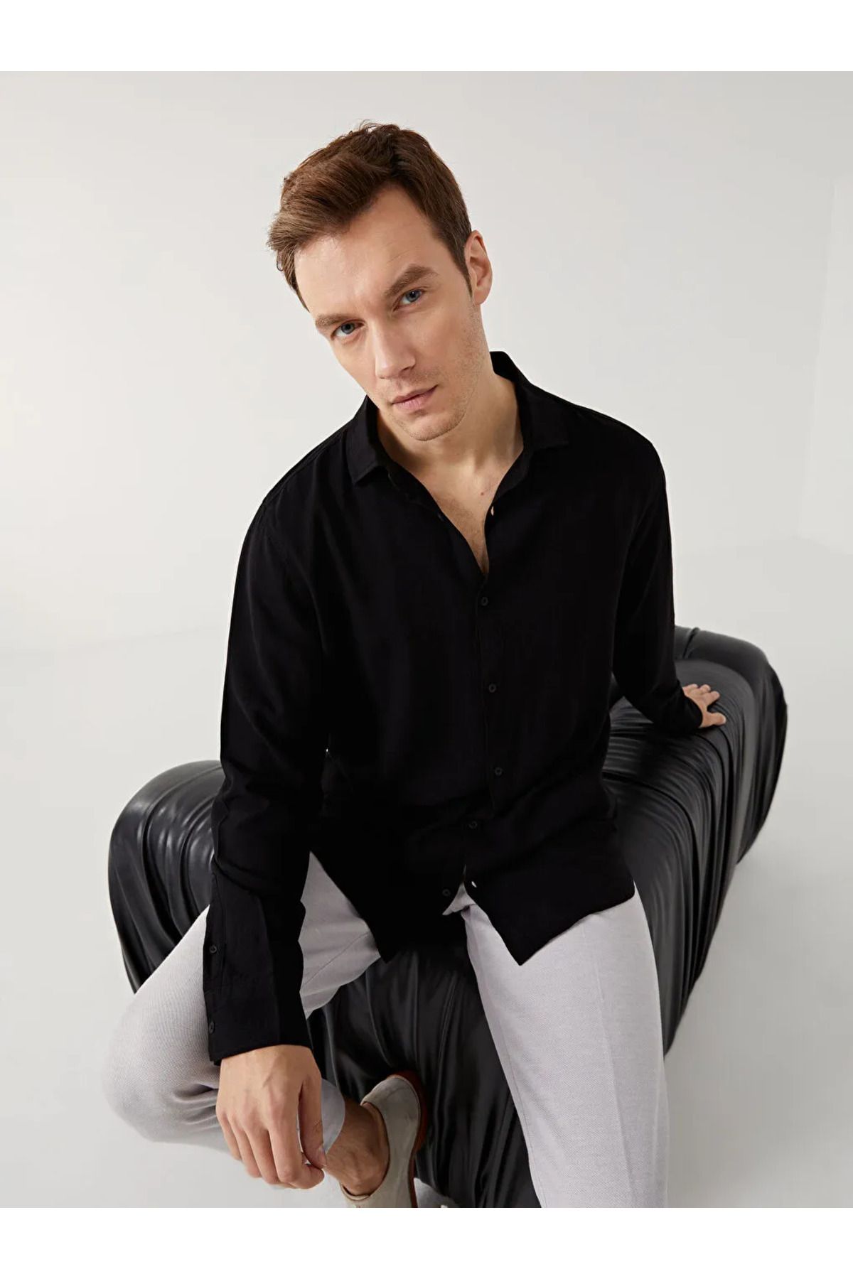 LC Waikiki Siyah Slim Fit Uzun Kollu Keten Karışımlı Erkek Gömlek