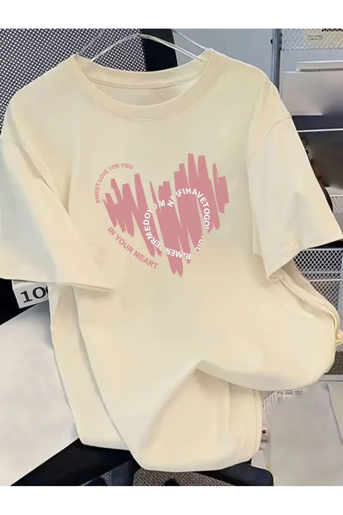 LAND MODA Kadınlar için Pembe Kalp Desenli Rahat T-Shirt - "BEN KADIN" Tasarımı