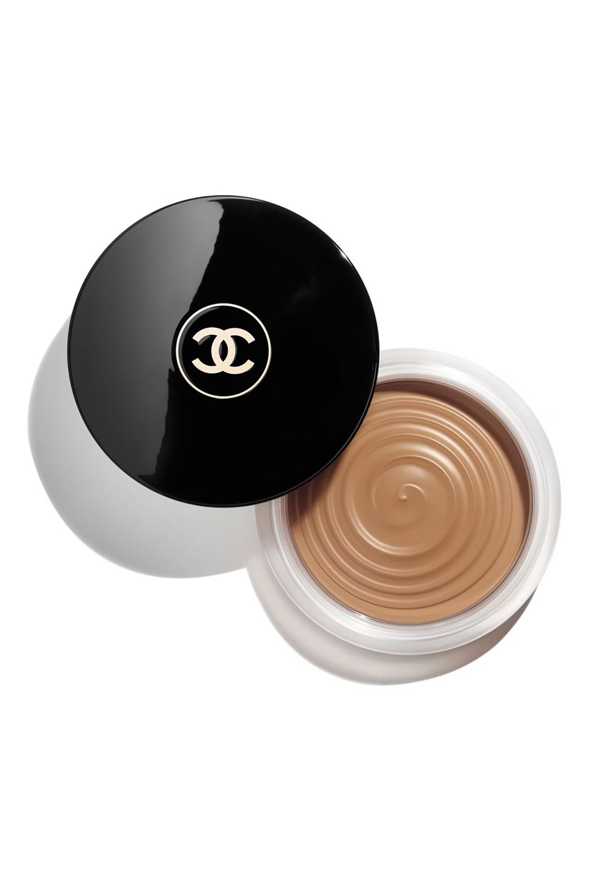 Chanel bronzlaştırıcı jel krem, doğal bronzlaşmış bir ışıltı için hassas, kadifemsi bir görünüm