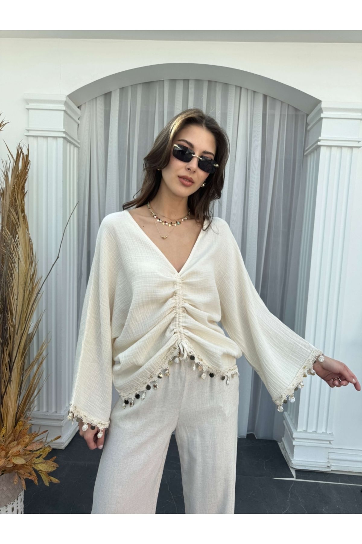 Elif Özbey Butik Ekru Kolları Pullu Müslin Bluz