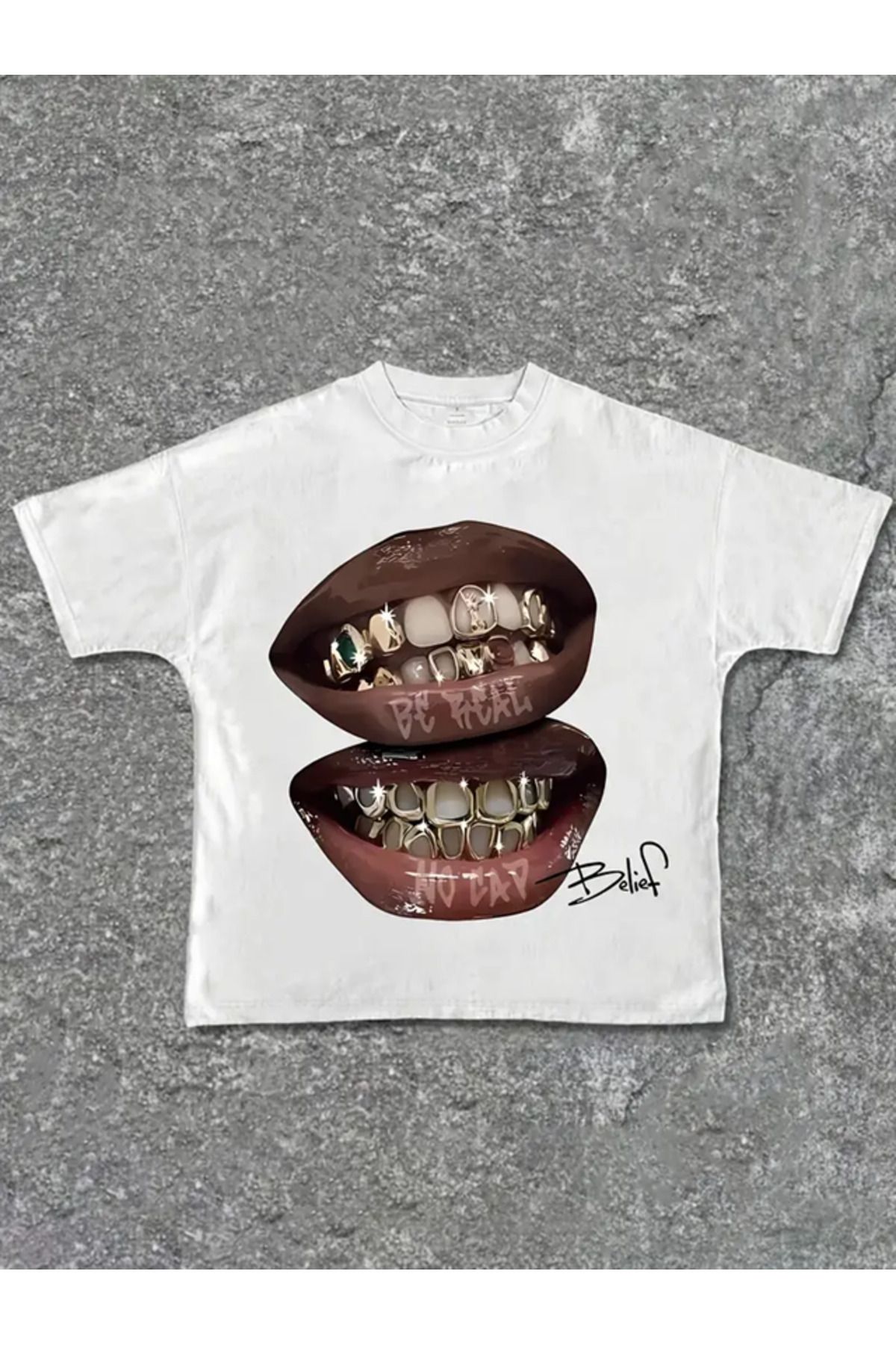 FULL TOLERANCE Dudak Pırlanta Belief baskılı Tshirt
