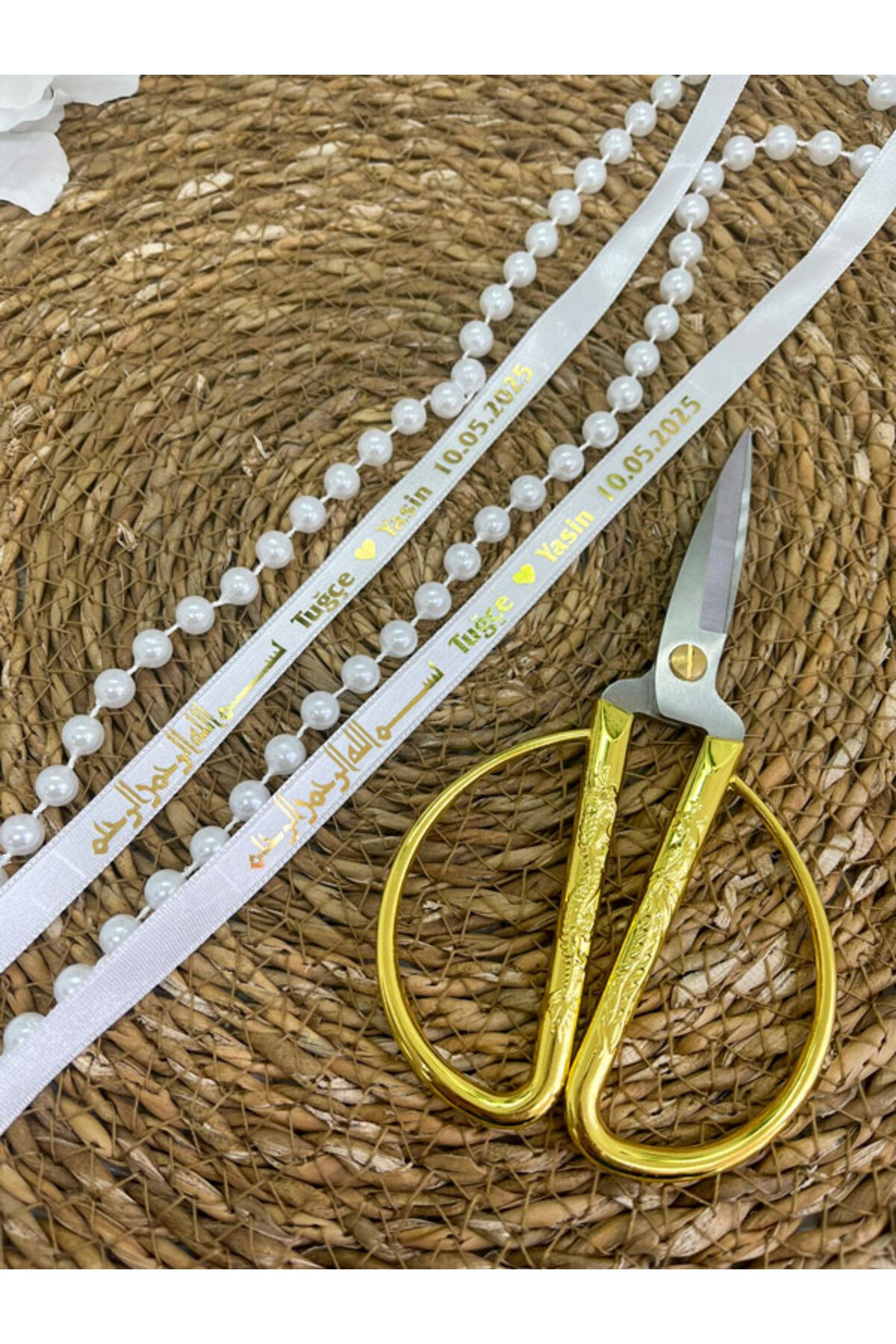 imzatasarım Dökülmeyen İncili isimli Yüzük Söz Ve Nişan Kurdelesi Gold Baskılı Arapça Besmele Modeli