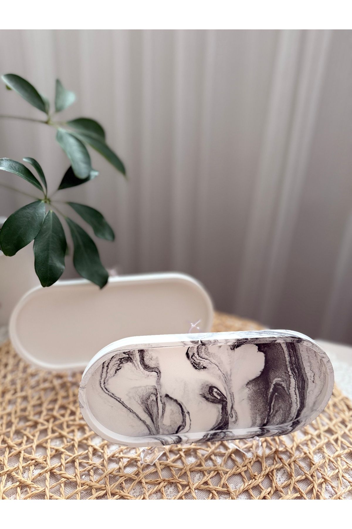 Lydia Accessory El Yapımı Beton Dekoratif Takı & Saat Tepsisi | Modern Mermer Desenli Organizer