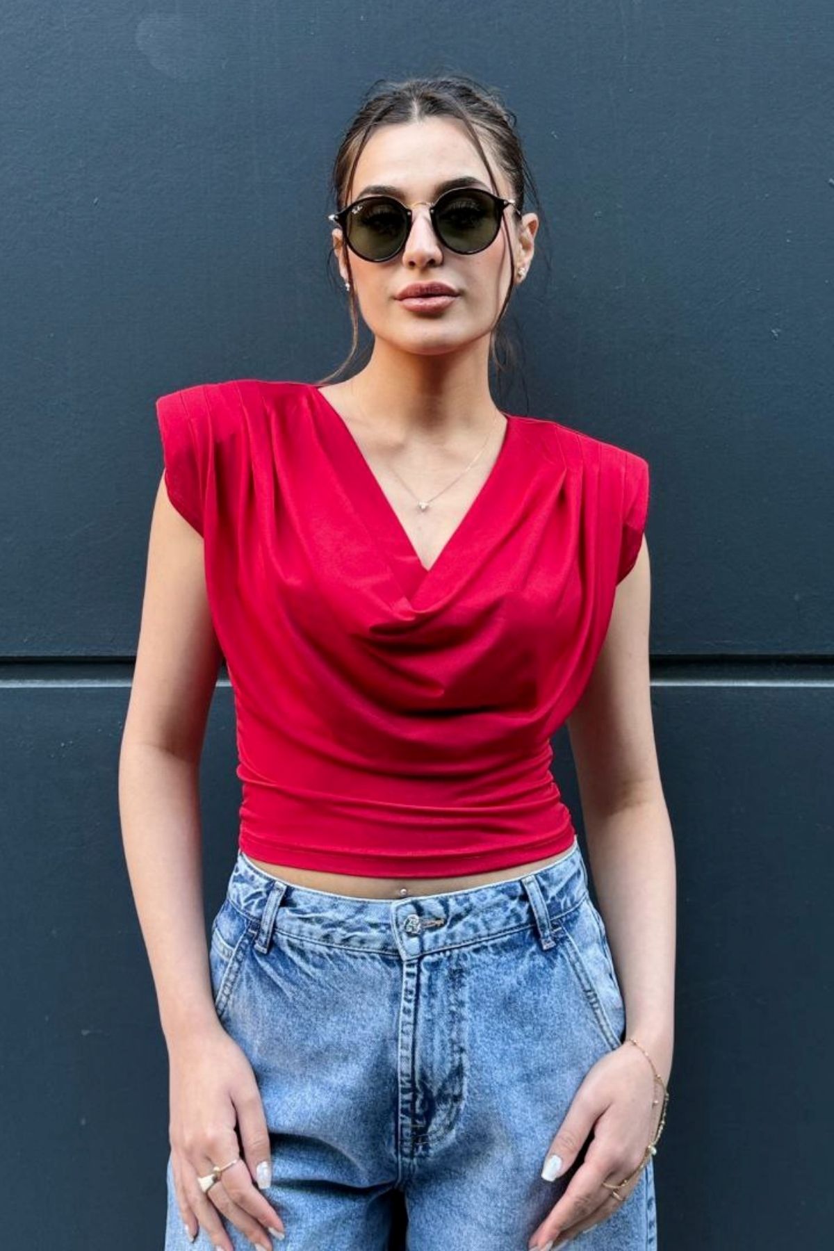 WOMAN VISION Omuzu Vatkalı Esnek Sandy Kumaş Degaje Yaka Crop Kırmızı Bluz 8113