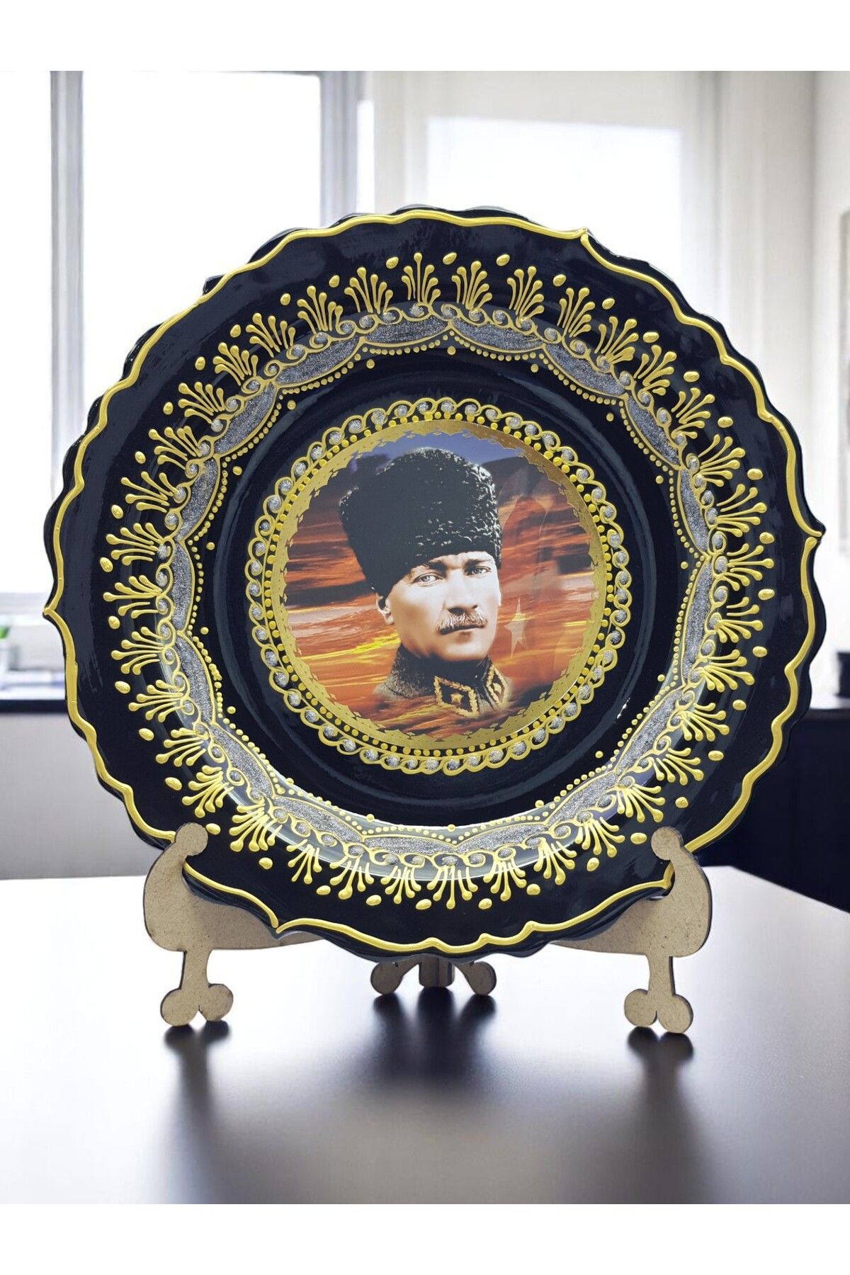 sharp&art Atatürk ve Türk Bayrağı Temalı 30 cm, El İşlemesi Çini Tabaklar, 30 cm, Özel Hediye Seçeneği