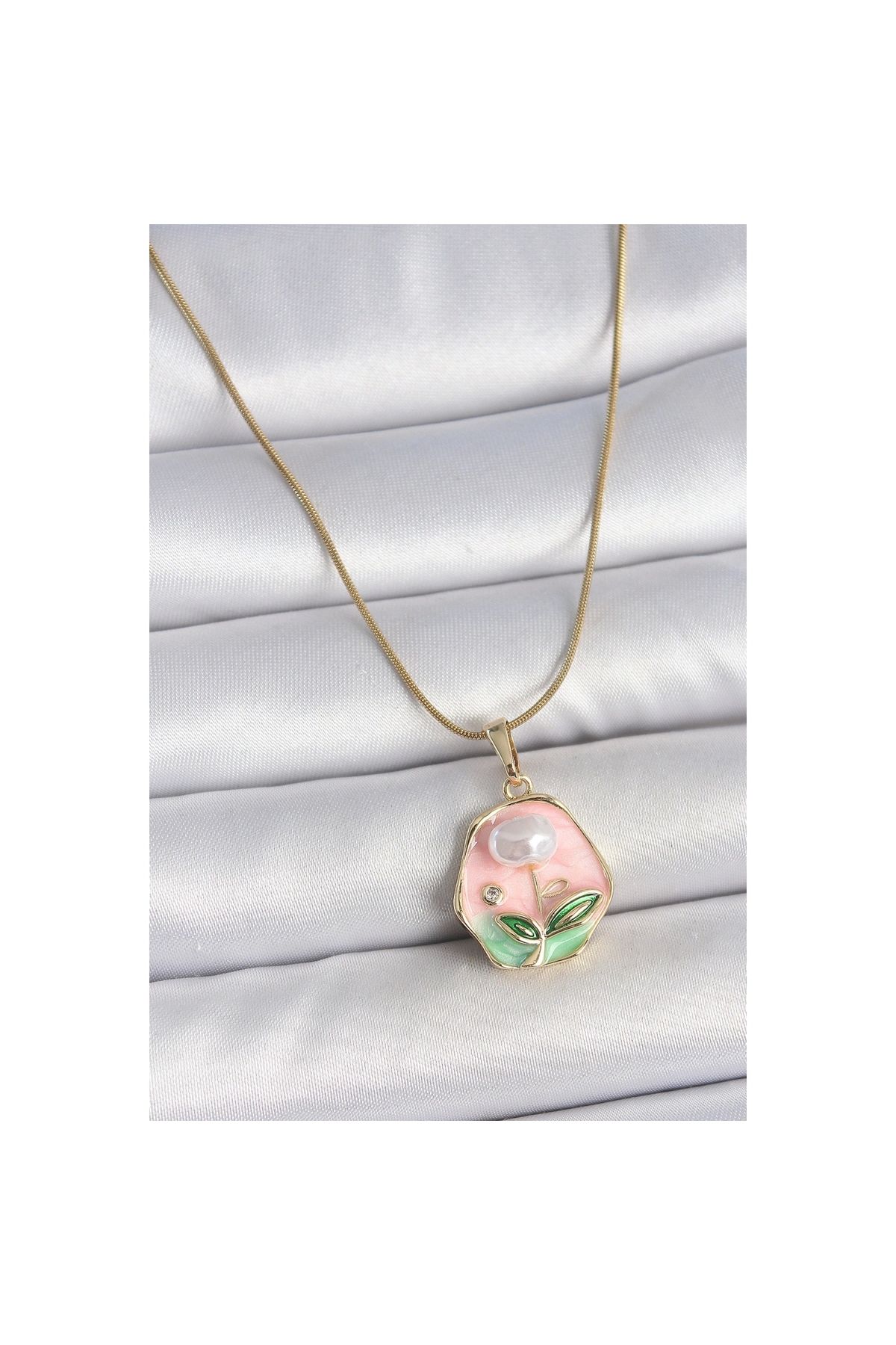 Marsilyan 316L Çelik Gold Renk Zincir Pembe Çiçek İşlemeli İnci Detay Portre Model Kadın Kolye - TJ-BKO10125