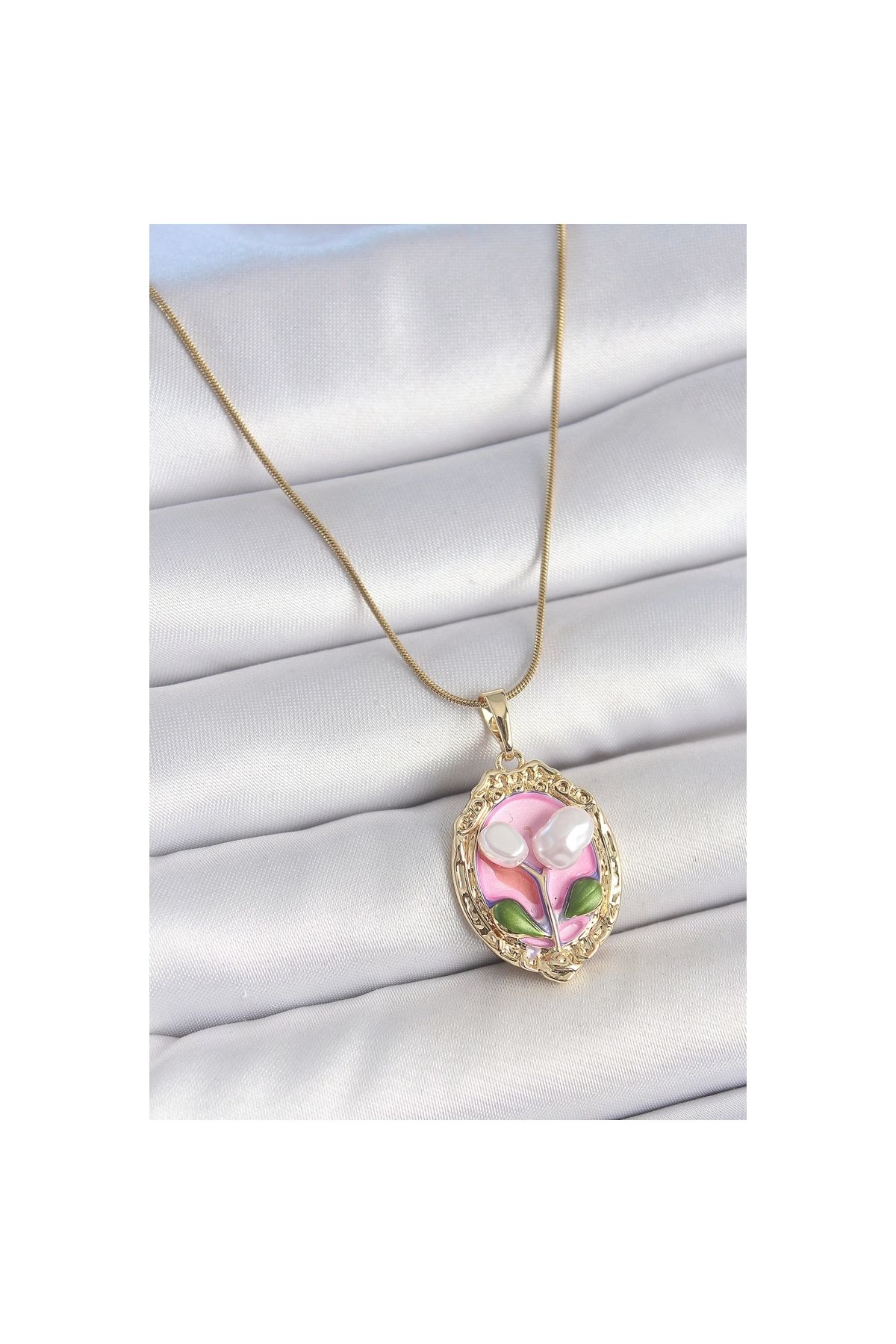 Marsilyan 316L Çelik Gold Renk Zincir Pembe Mineli İncili Çiçek İşlemeli Portre Model Kadın Kolye - TJ-BKO1014