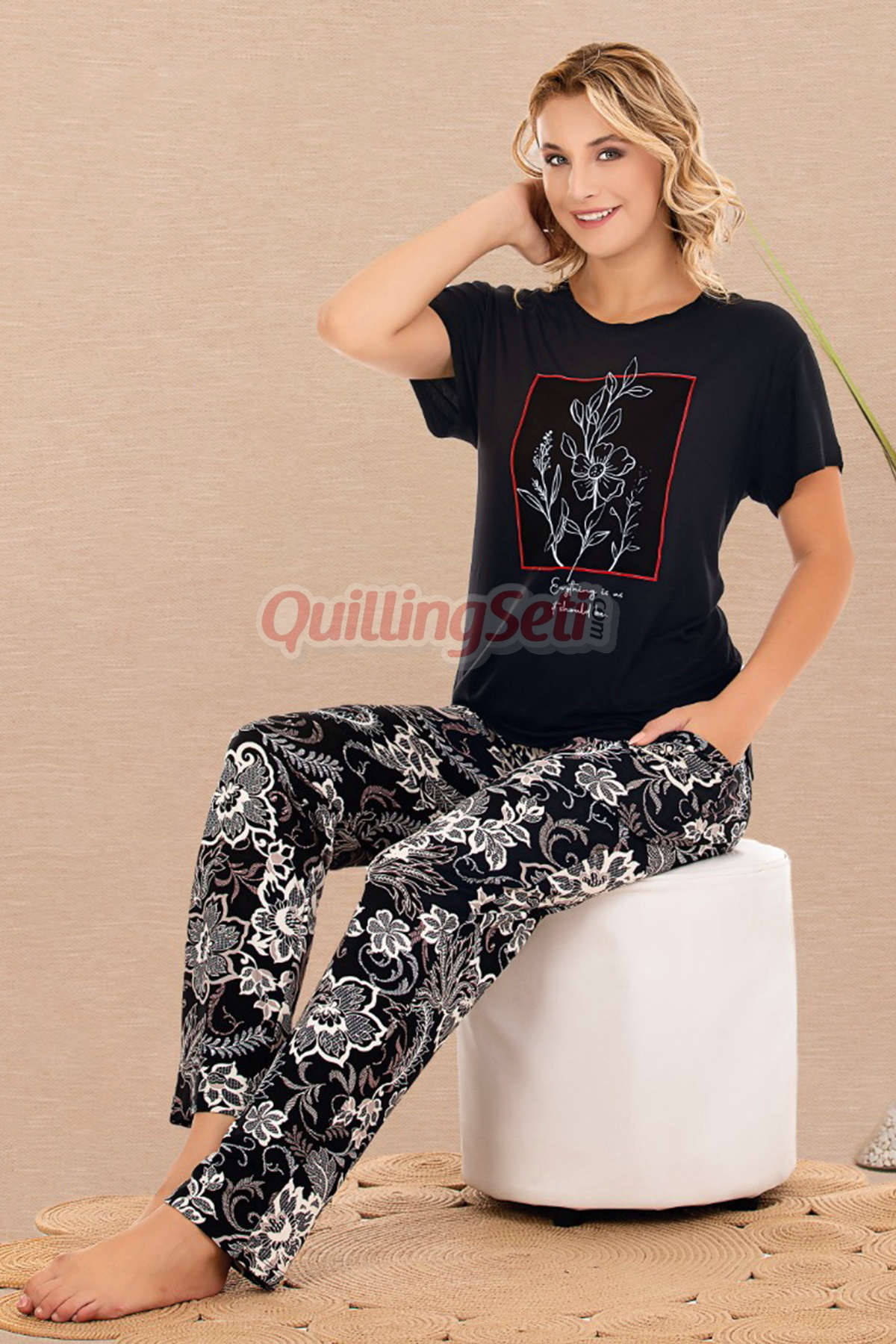 Siyah Beyaz Renk ve Çiçek Desenli Lady 12597 Kadınların Tercihi Pamuklu Kısa Kol Pijama Takımı Siyah Beyaz Renk ve Çiçek Desenli Lady 12597 Kadınların Tercihi Pamuklu Kısa Kol Pijama Takımı, XL-12597, Kısa Kollu Pijama Takımları, M-12597