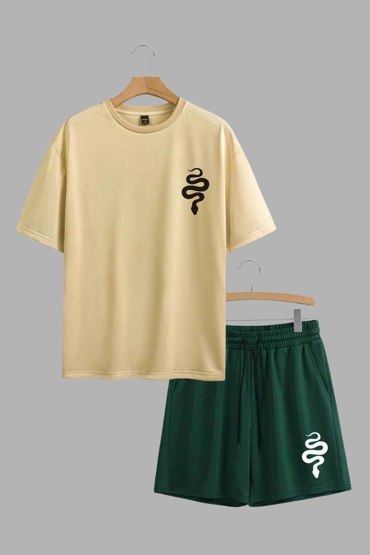 MELADYAN Yılan Baskılı Bej T-shirt Yeşil Şort Alt Üst Takım