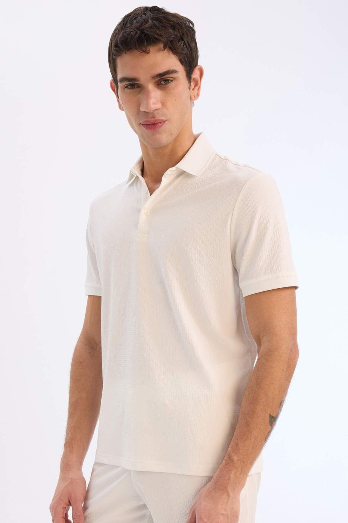 DeFacto Slim Fit Dar Kesim Dokulu Kısa Kollu Krinkıl Polo Tişört E1222AX25SM