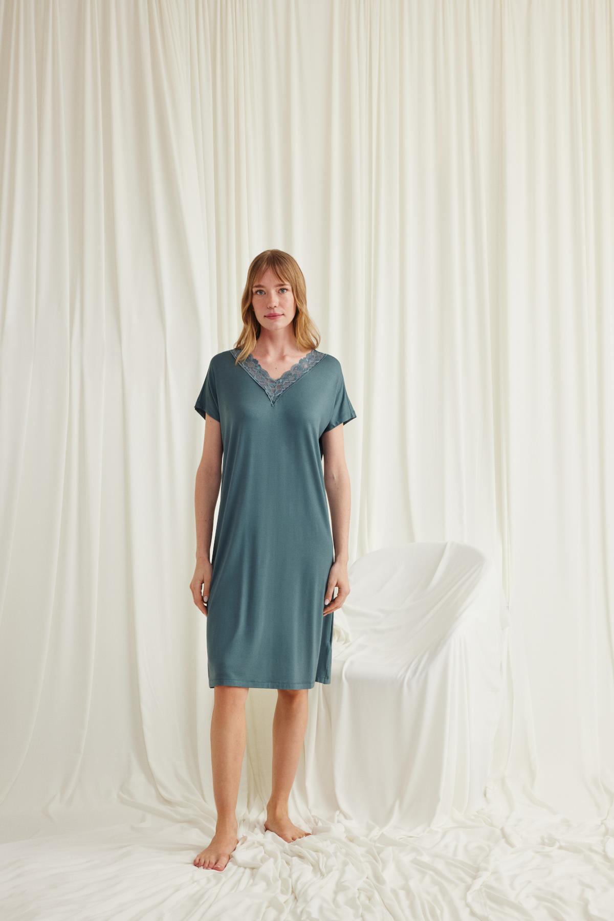 MONAMİSE Yakası Dantelli Kısa Kollu Gecelik