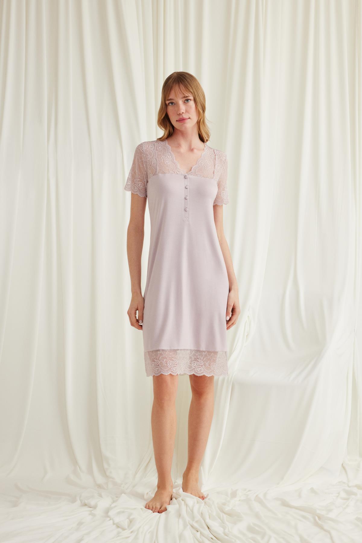 MONAMİSE Yakası Kolu Omzu ve Etek Ağzı Dantelli Önü Düğmeli Gecelik