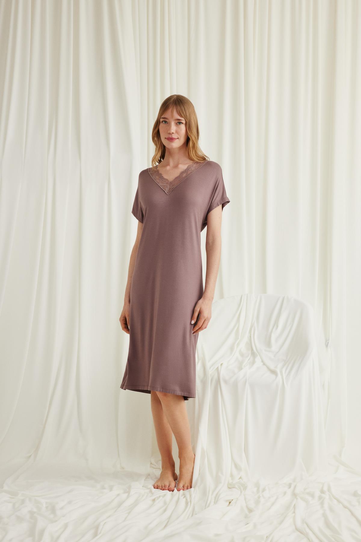 MONAMİSE Yakası Dantelli Kısa Kollu Gecelik