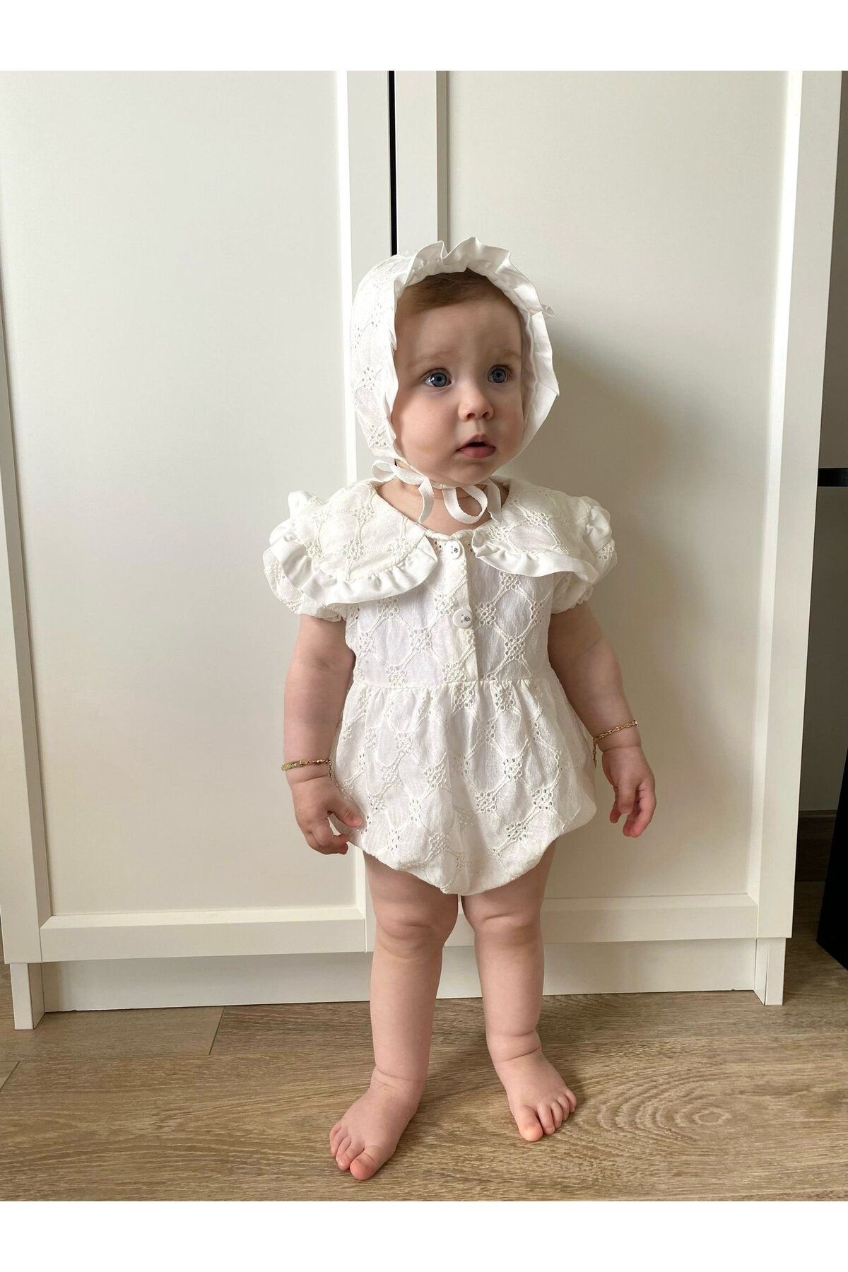 Minizade Kız Bebek Şapkalı Güpür İşlemeli Çıtçıtlı Romper Badi İkili Set